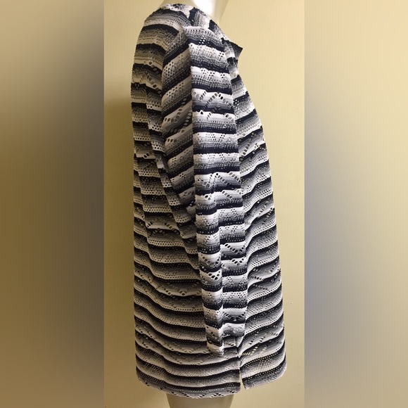 Chicos Size 2 (L/12) Navy White Striped 3/4 Sleeve Cutout Top Shirt - Picture 5 of 9